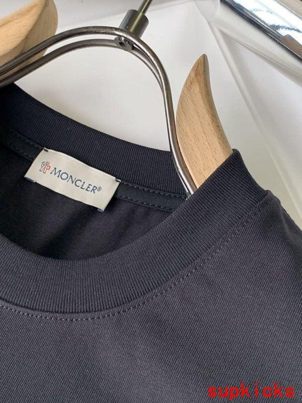 Moncler Luxury Cloth