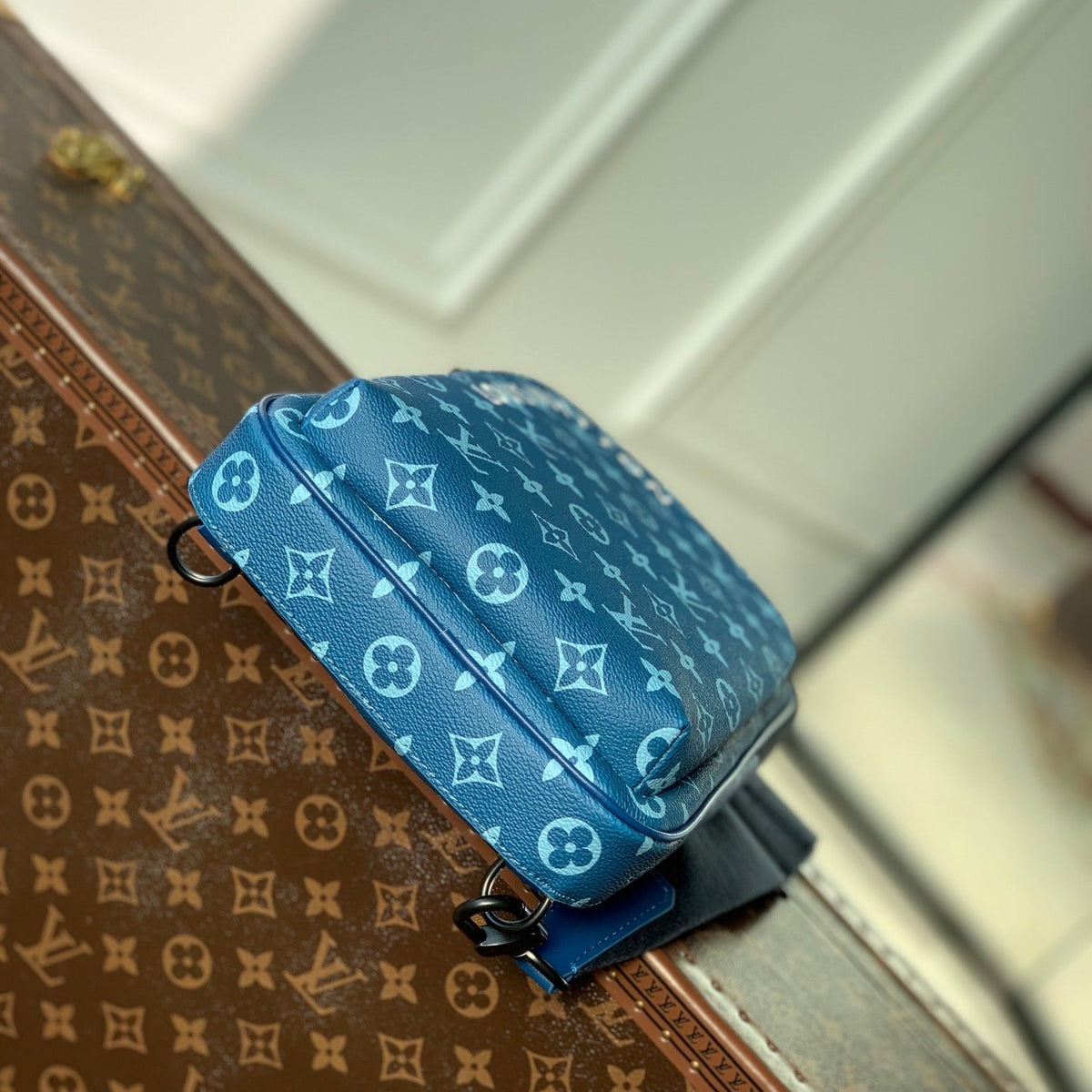 LOU NM AVENUE SLINGBAG