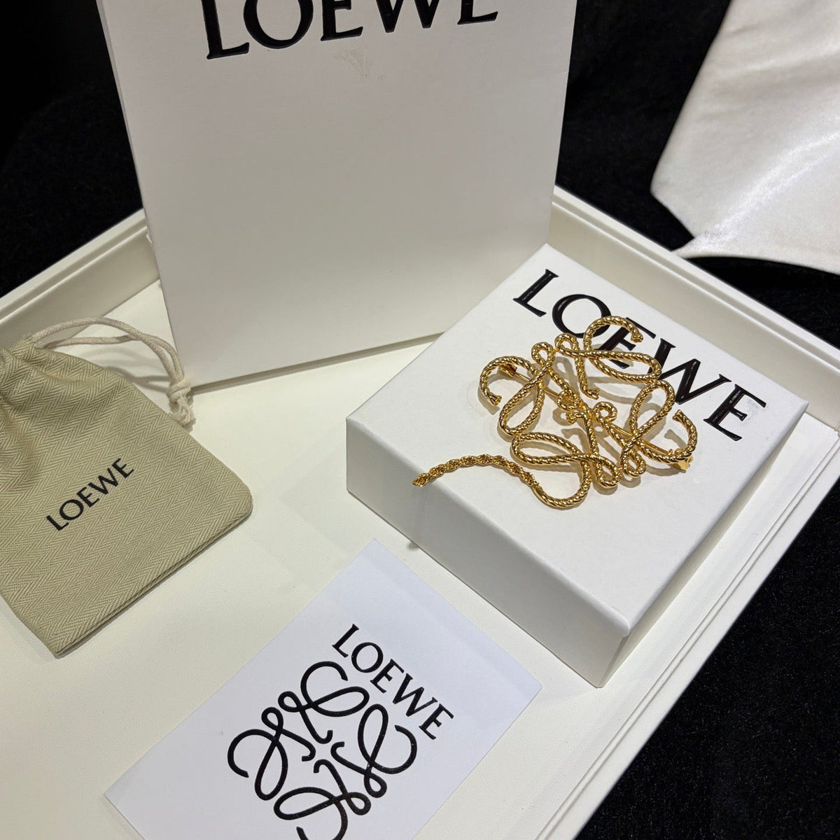 LOEW BROOCHE