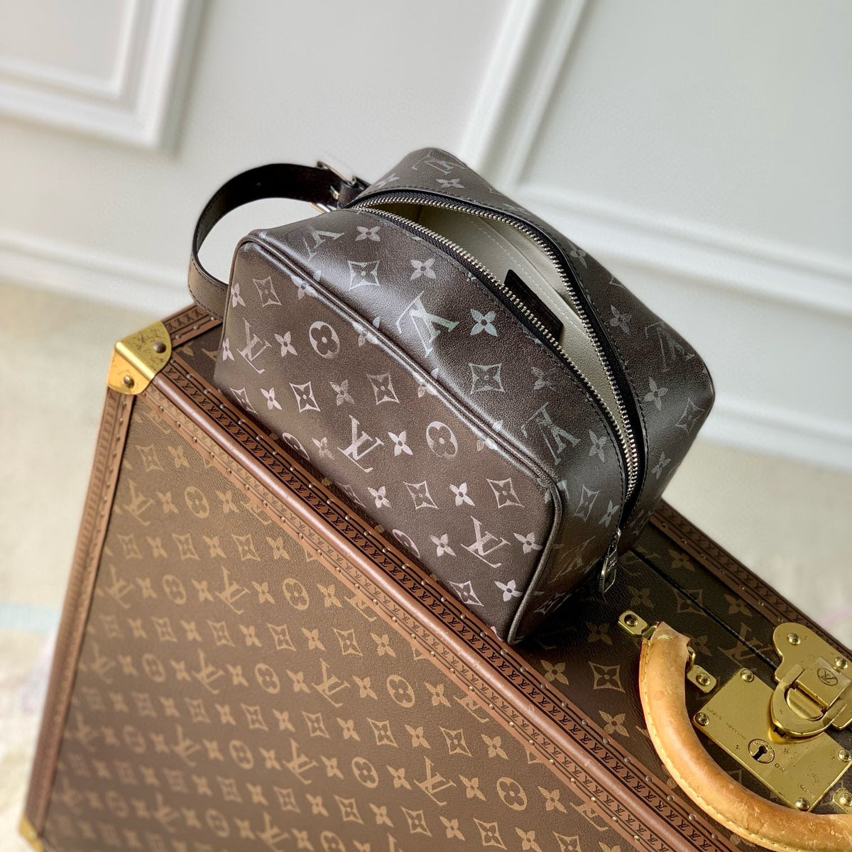 LOU LOCKER DOPP KIT