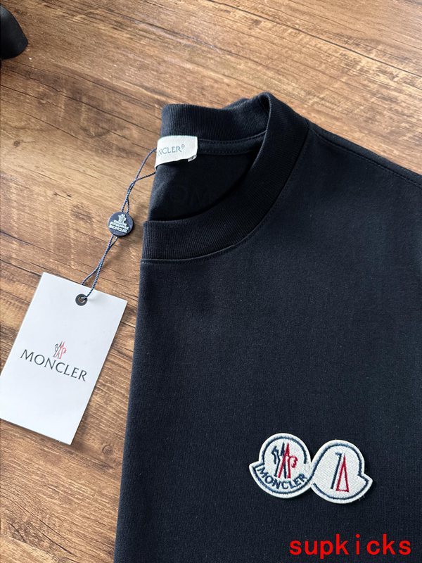 Moncler Luxury Cloth