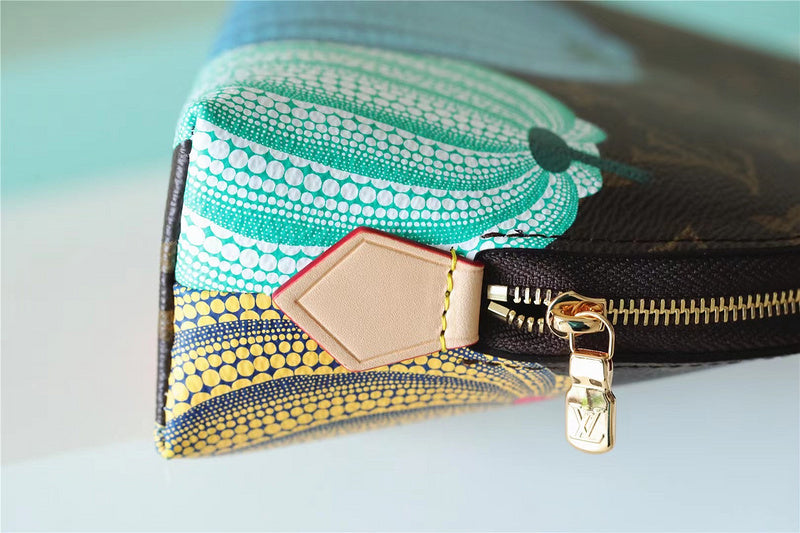 I W Fashion Lu-Vi bags - 8750