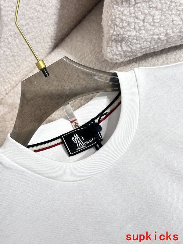 Moncler Luxury Cloth