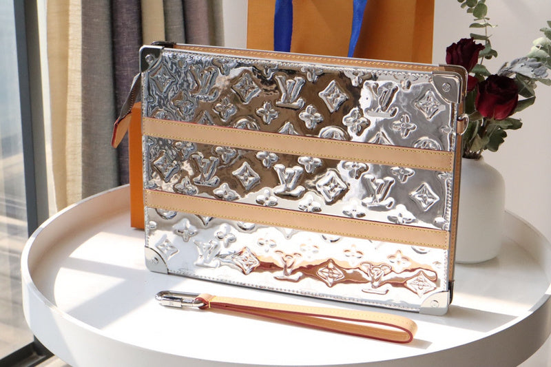 I W Fashion Lu-Vi bags - 17175