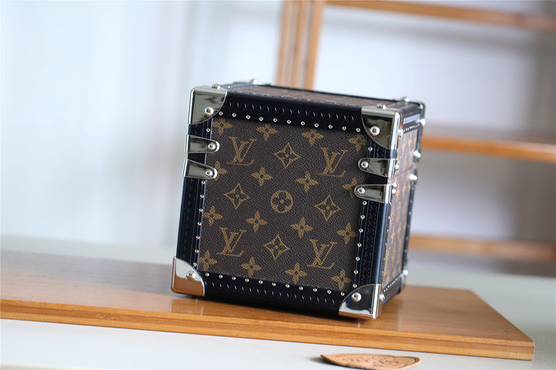 I W Fashion Lu-Vi bags - 9535