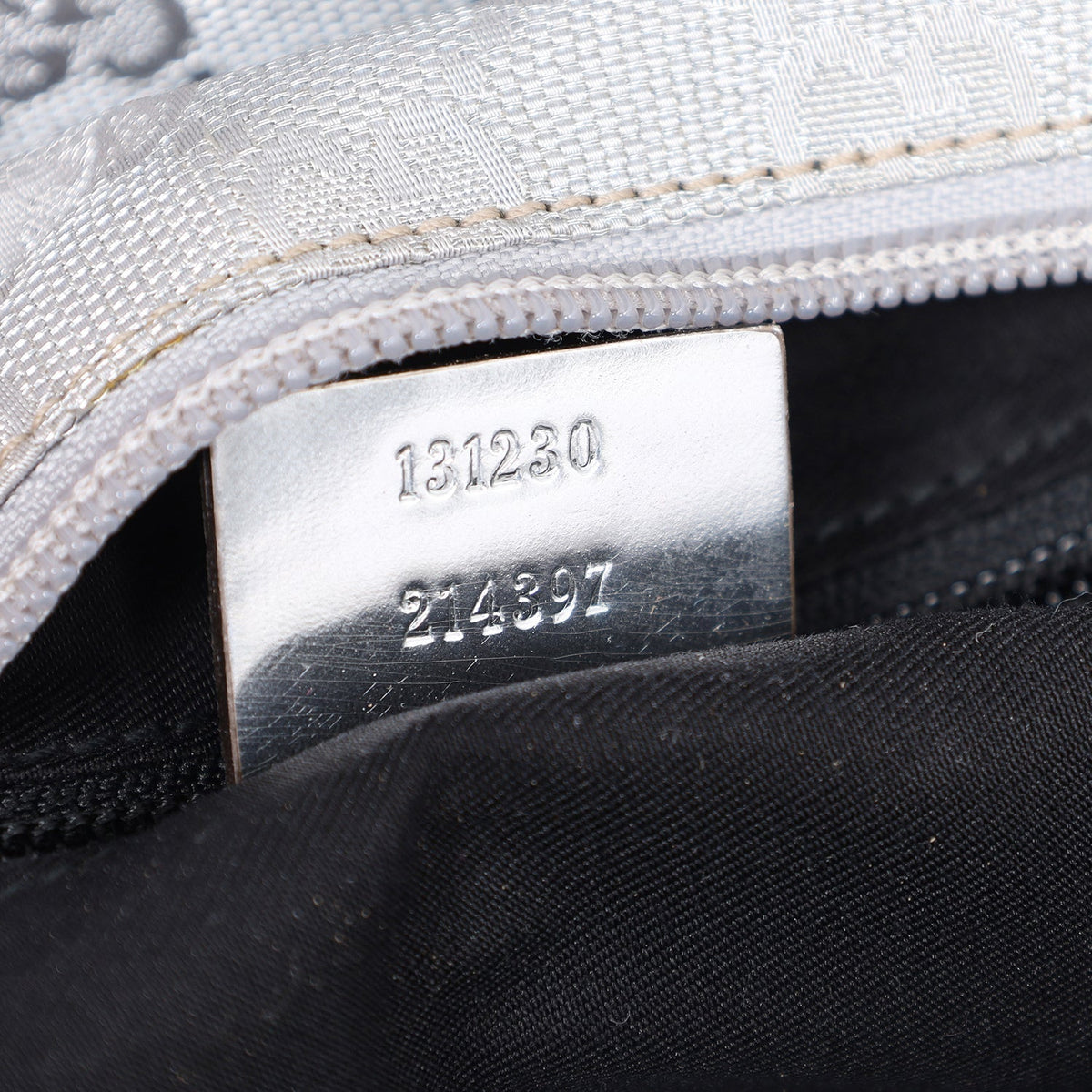Gucci  Monogram Supreme Shoulder Bag ( )