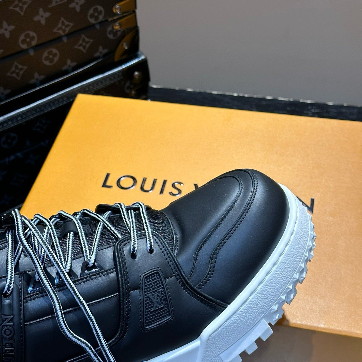 LOU TRAINERS