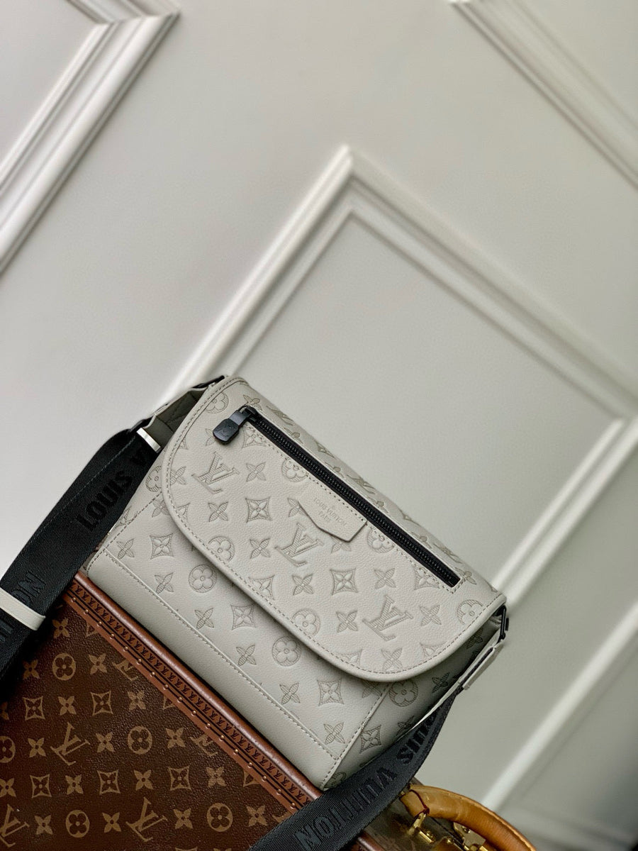 LOU PULSE MESSENGER BAG
