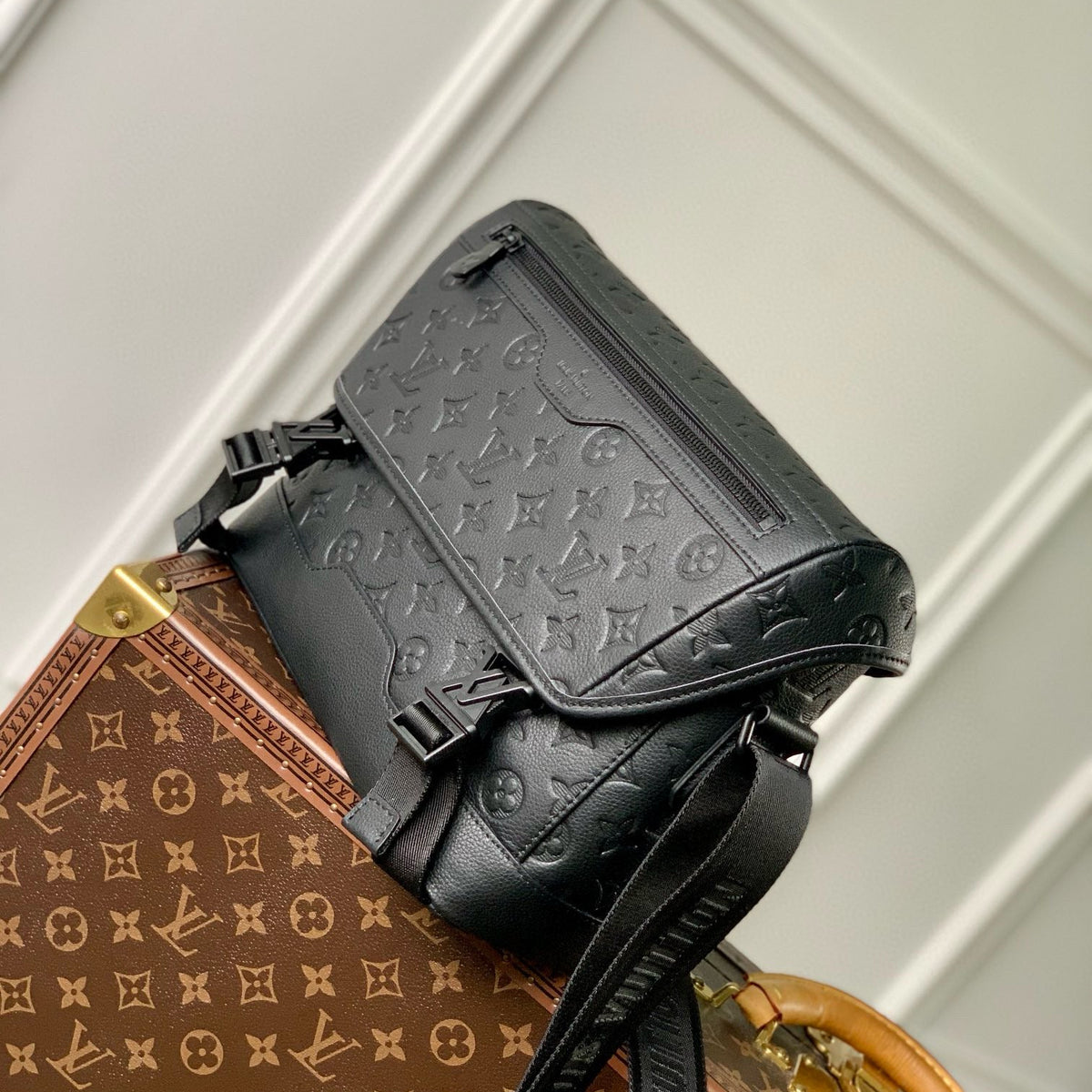 LOU PM VOYAGER BAG
