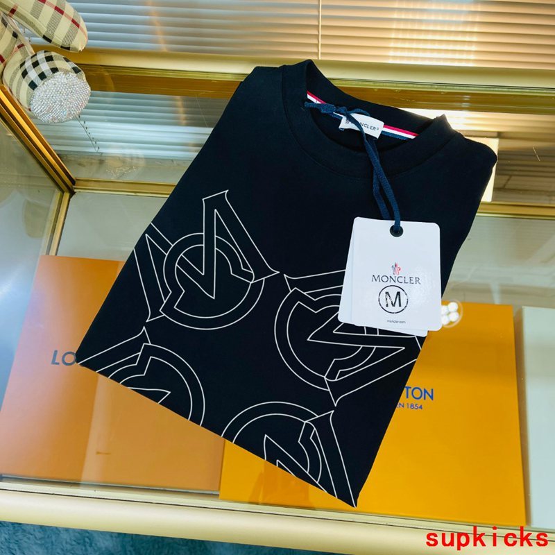 Moncler Luxury Cloth