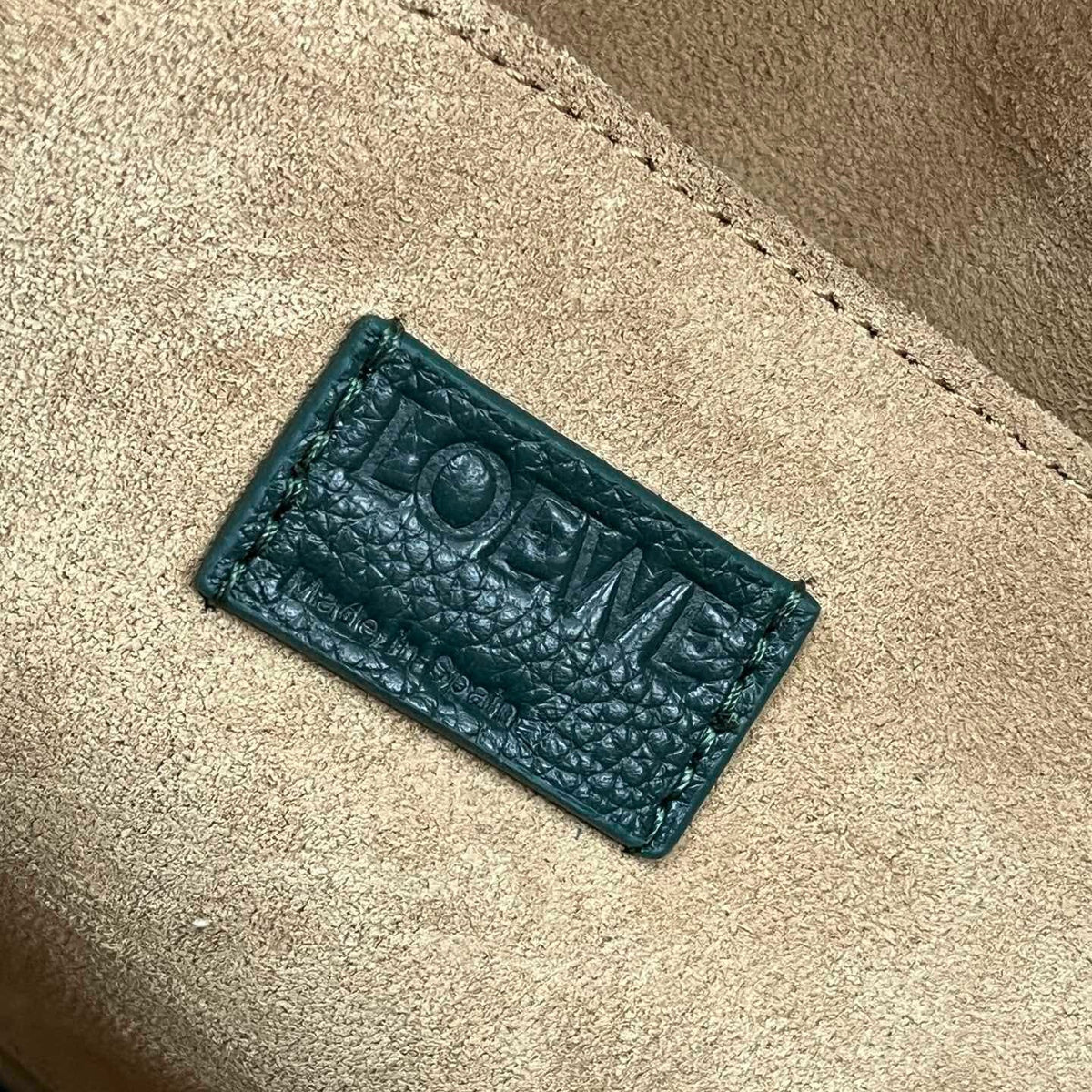 LOEW PEBBLE MESSENGER BAG