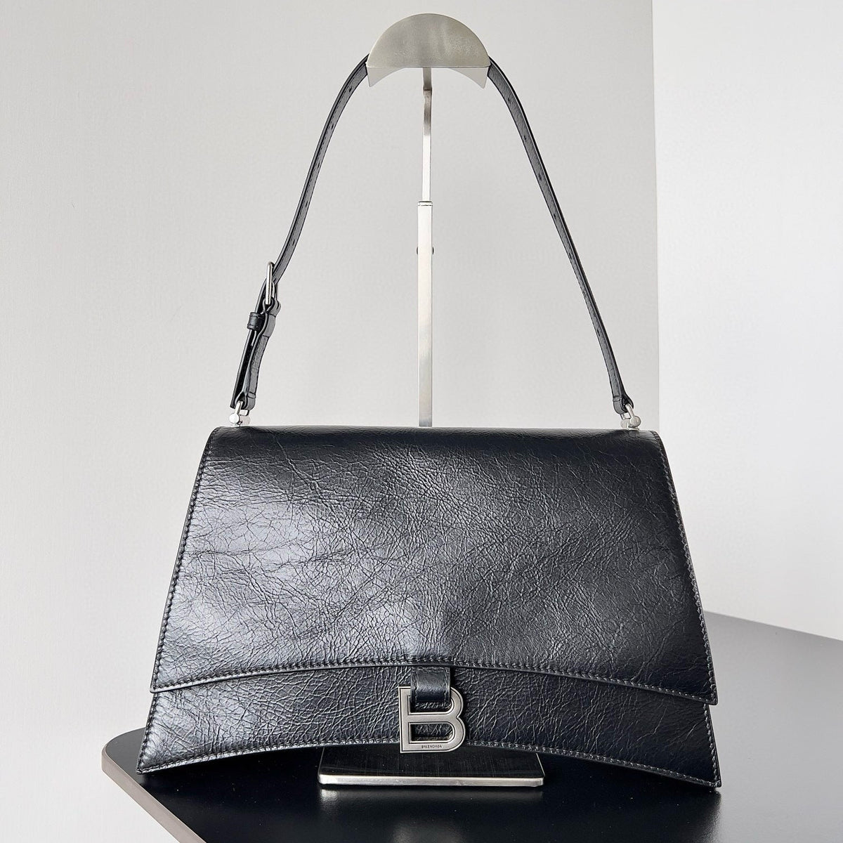 BAL MEDIUM CRUSH BAG