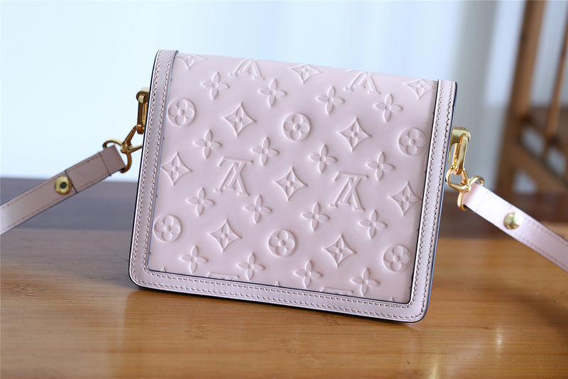 I W Fashion Lu-Vi bags - 8124