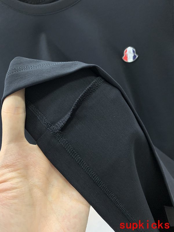 Moncler Luxury Cloth