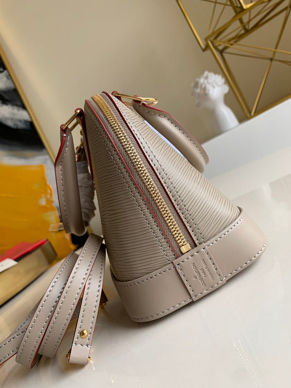 I W Fashion Lu-Vi bags - 17732