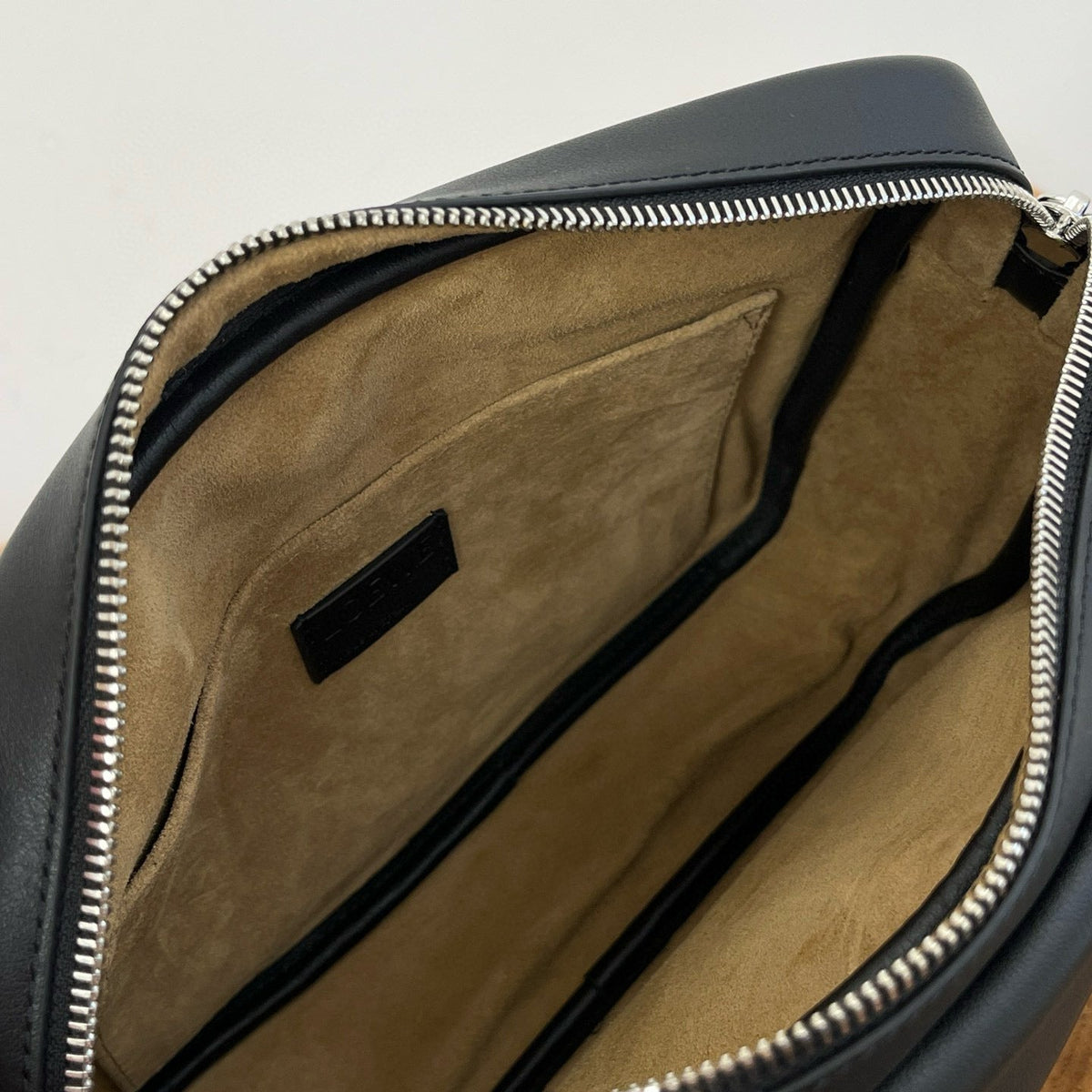LOEW PEBBLE MESSENGER BAG