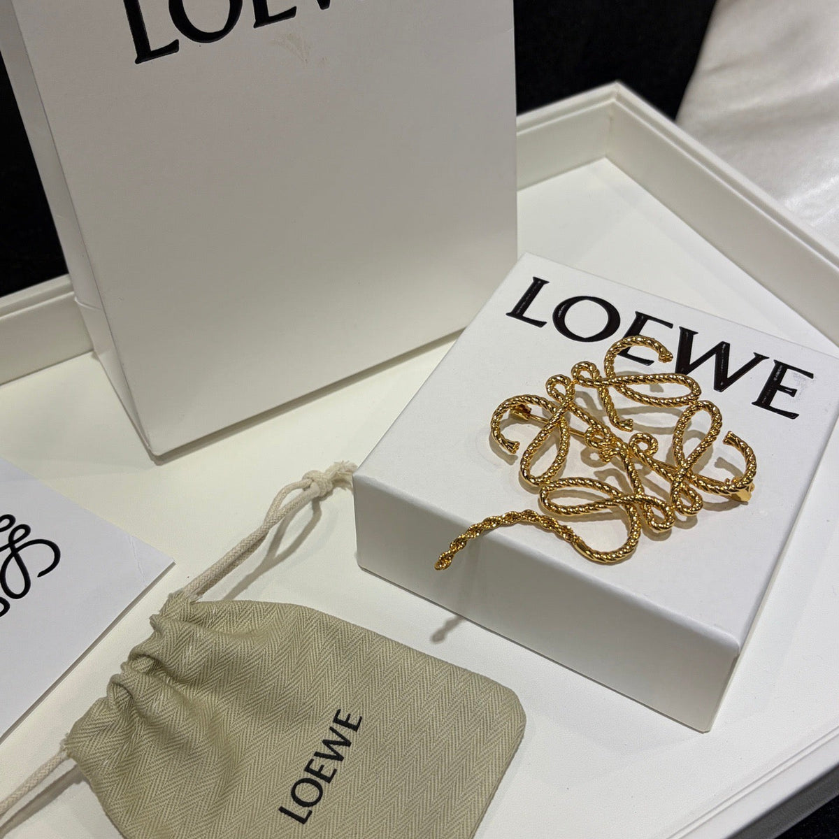 LOEW BROOCHE
