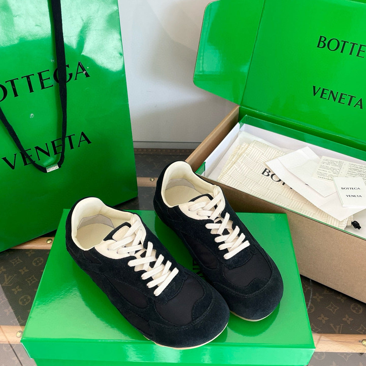 BOTT V ORBIT SNEAKER
