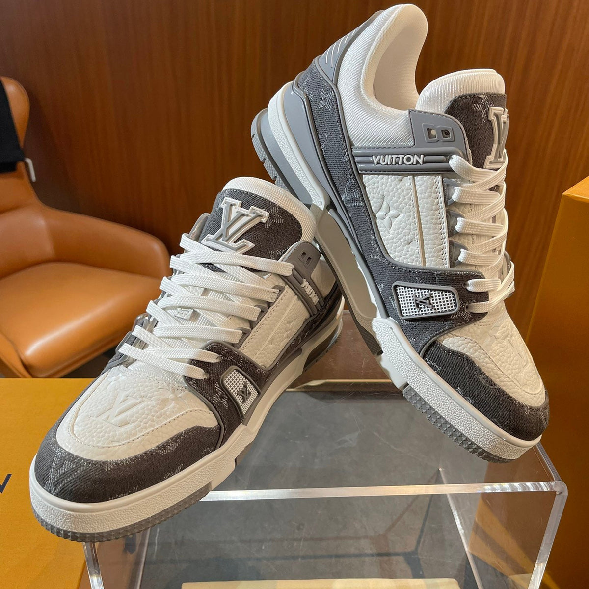 LOU TRAINERS ND