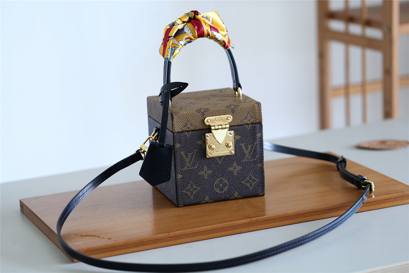 I W Fashion Lu-Vi bags - 9401