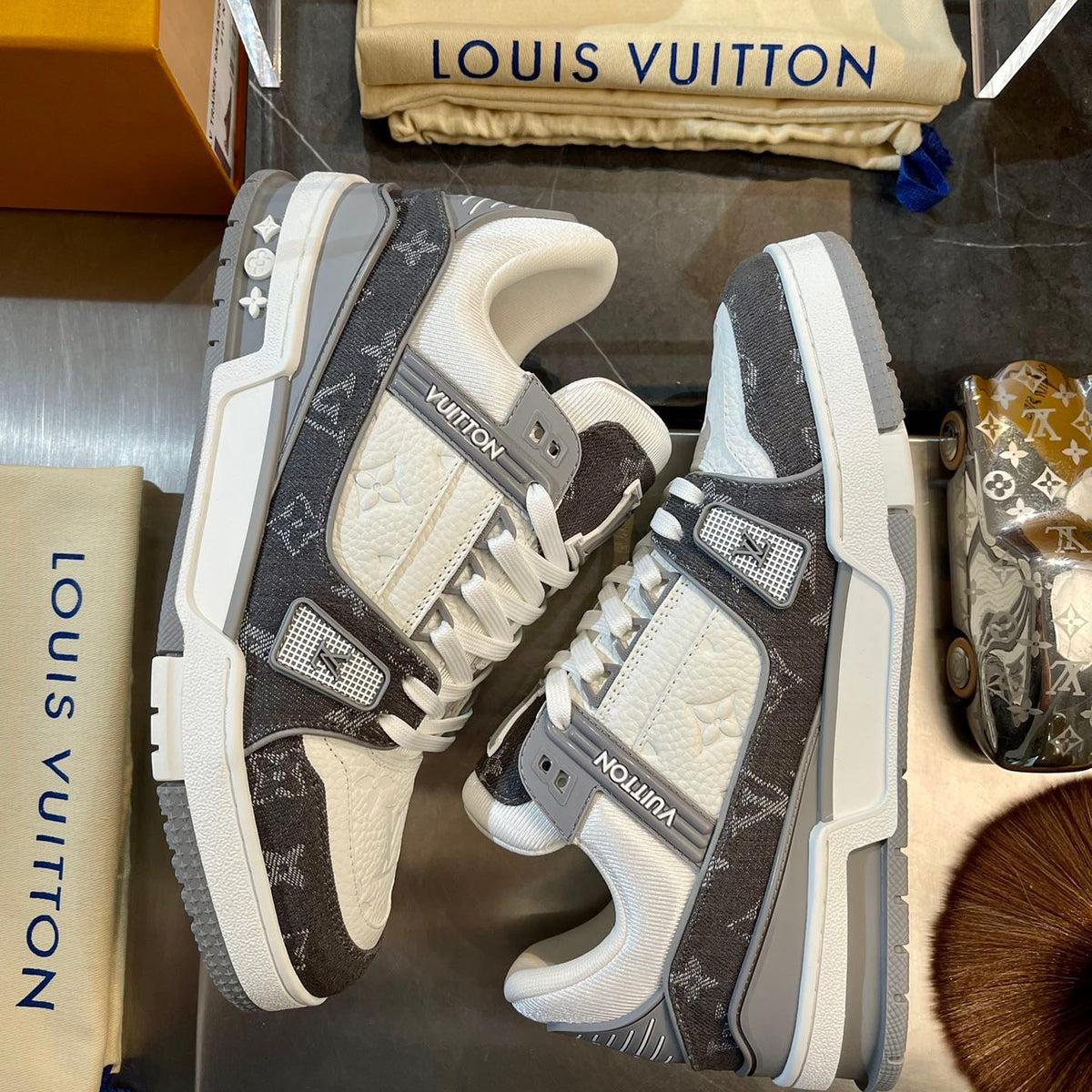 LOU TRAINERS ND