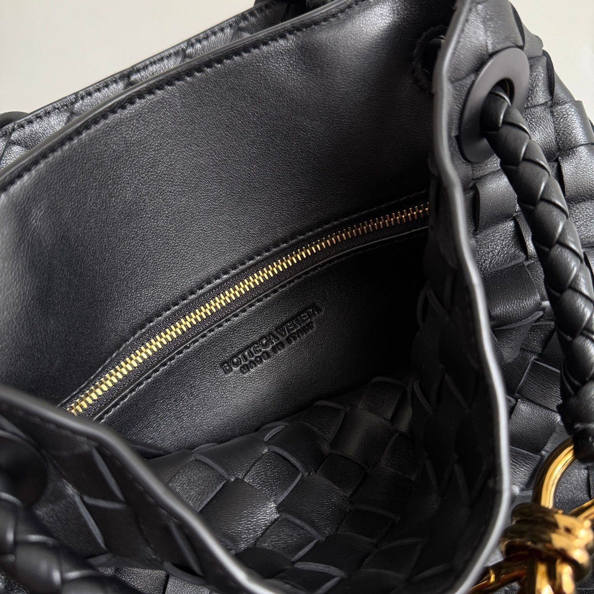 BOTT V ANDIAMO BUCKET BAG