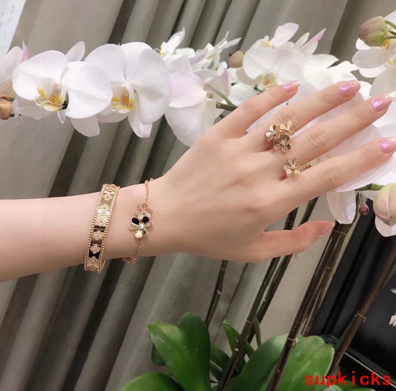 Van Cleef & Arples Jewelry