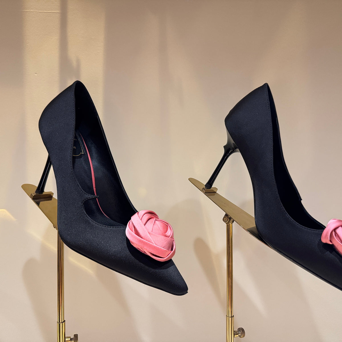 ROGER V HEELS