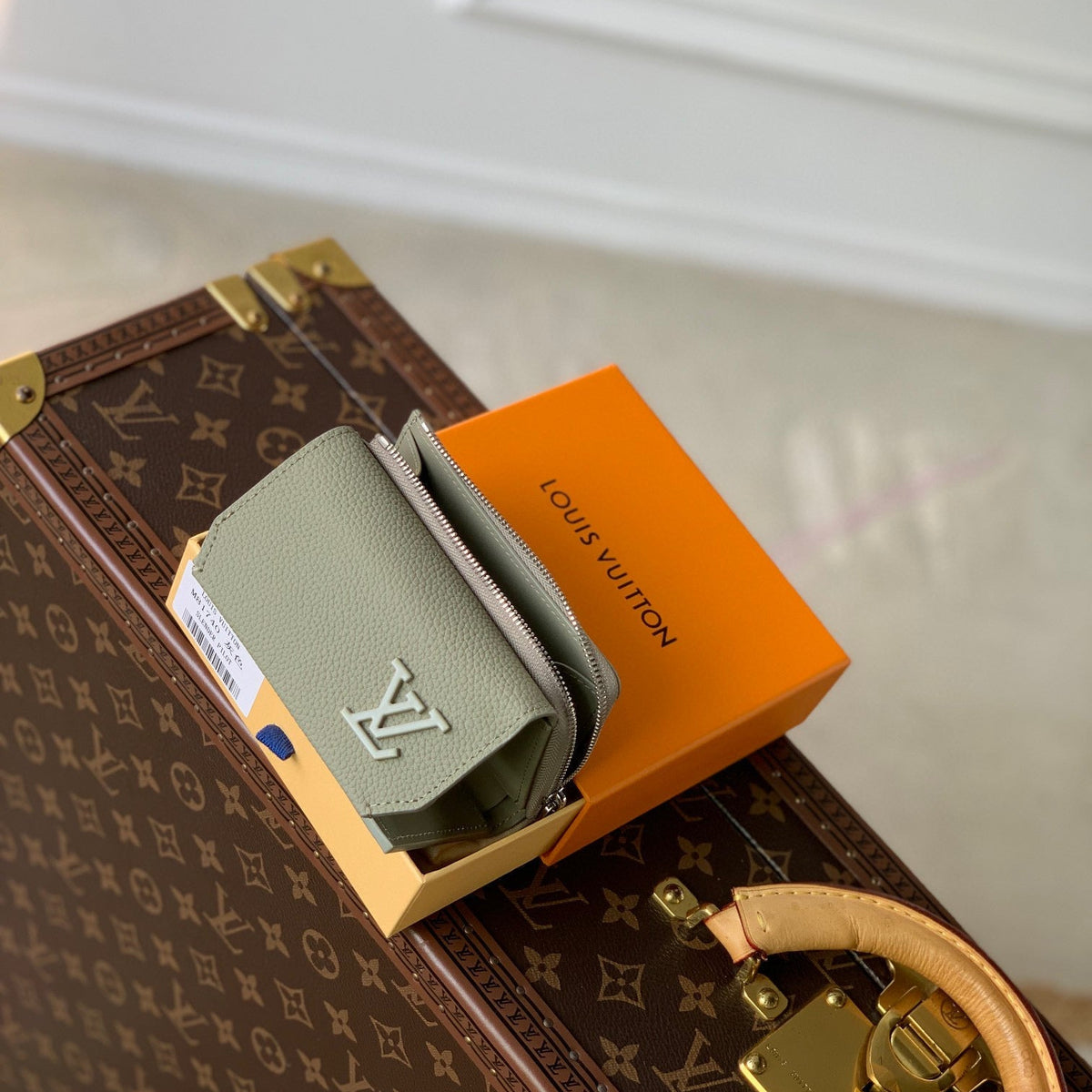 LOU PILOT WALLET