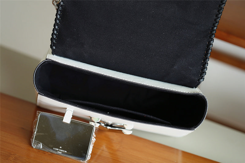I W Fashion Lu-Vi bags - 8500
