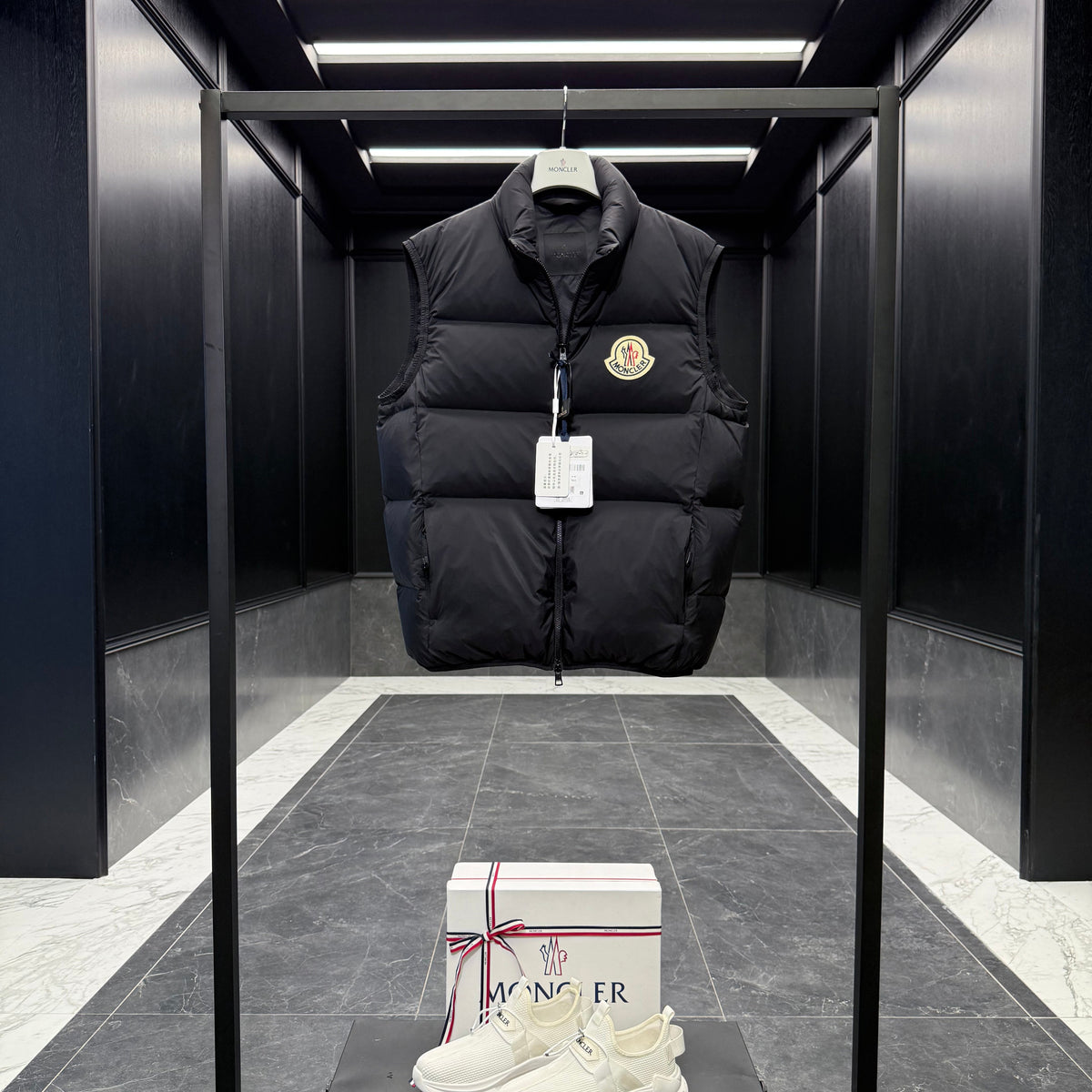MONC ALMAZ VEST