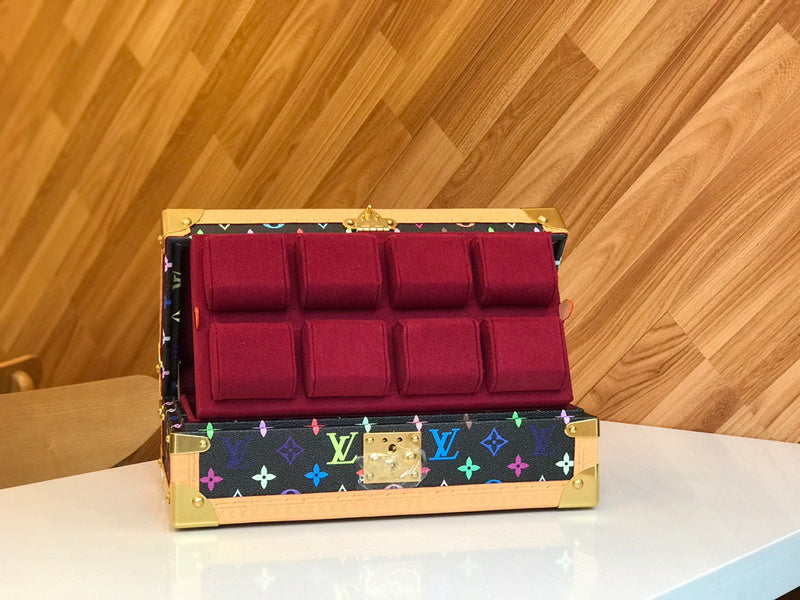 I W Fashion Lu-Vi bags - 9500