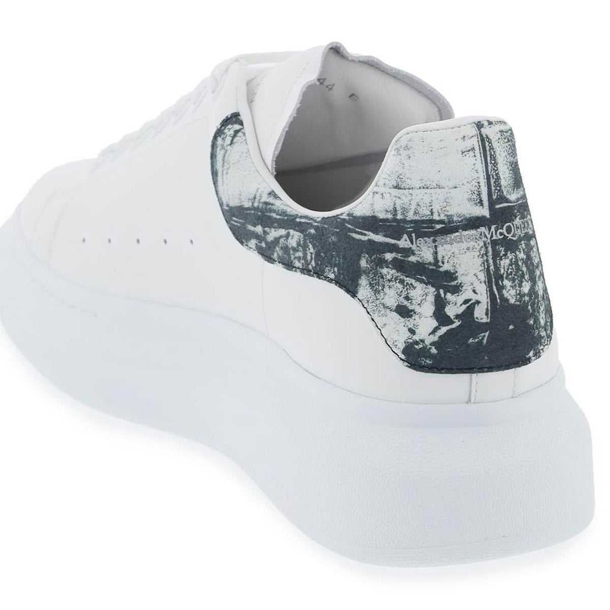 BLACK AND WHITE OVERSIZED TRAINER