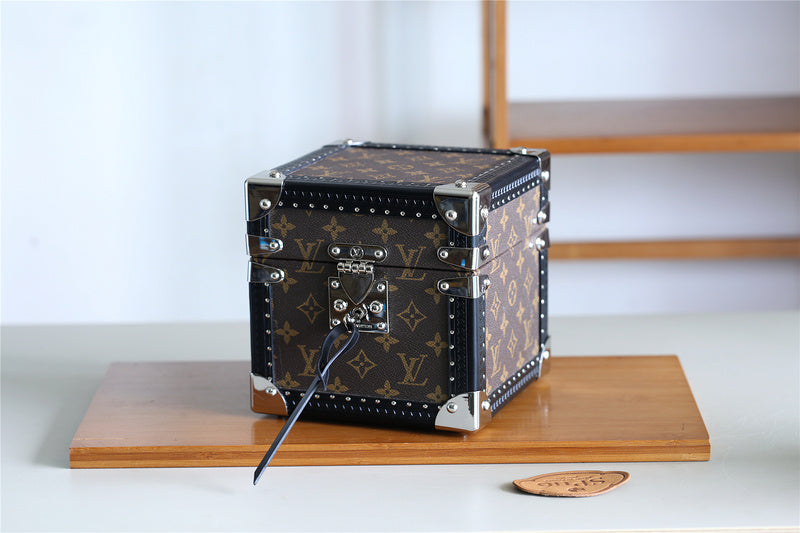 I W Fashion Lu-Vi bags - 9535