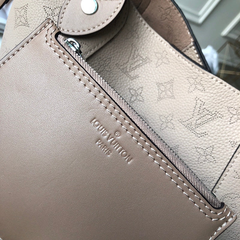 LOV2 Bags - Luxurious Bags  987