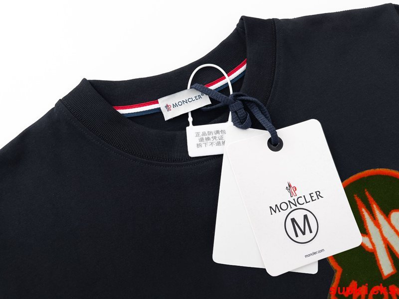 Moncler Luxury Cloth