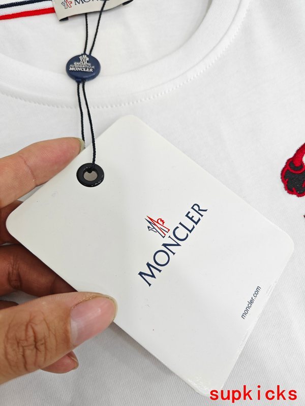 Moncler Luxury Cloth