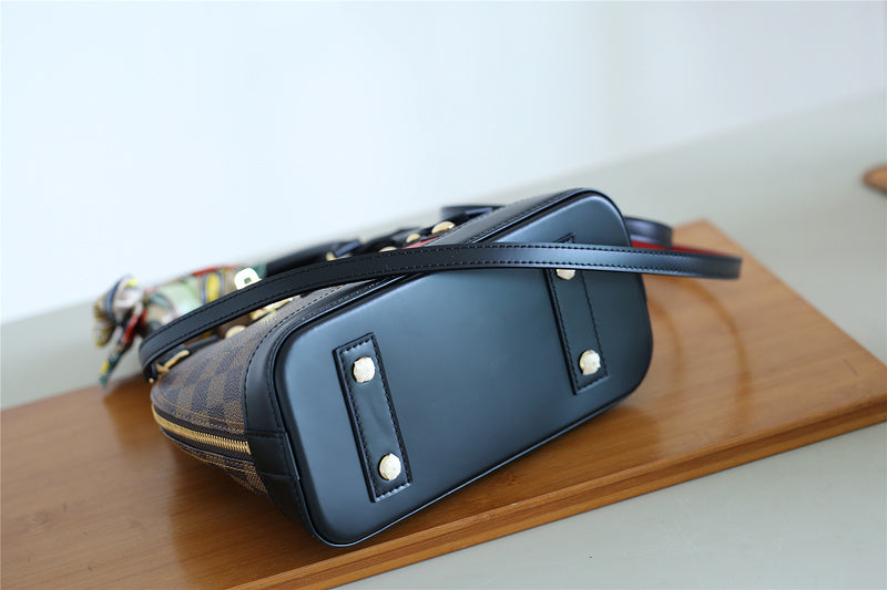 I W Fashion Lu-Vi bags - 8262