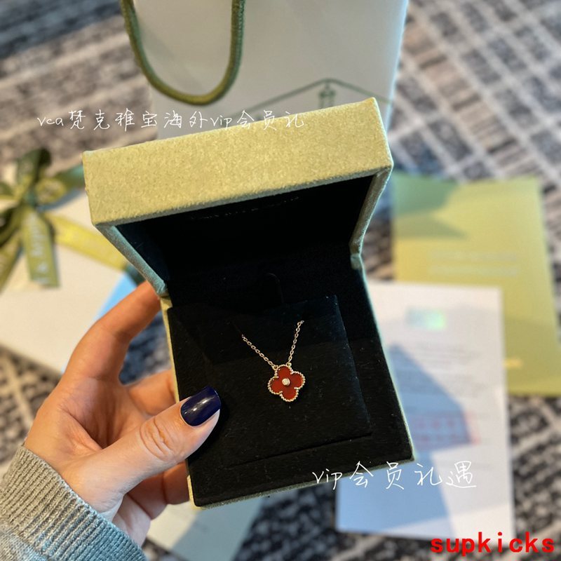 Van Cleef & Arples Jewelry