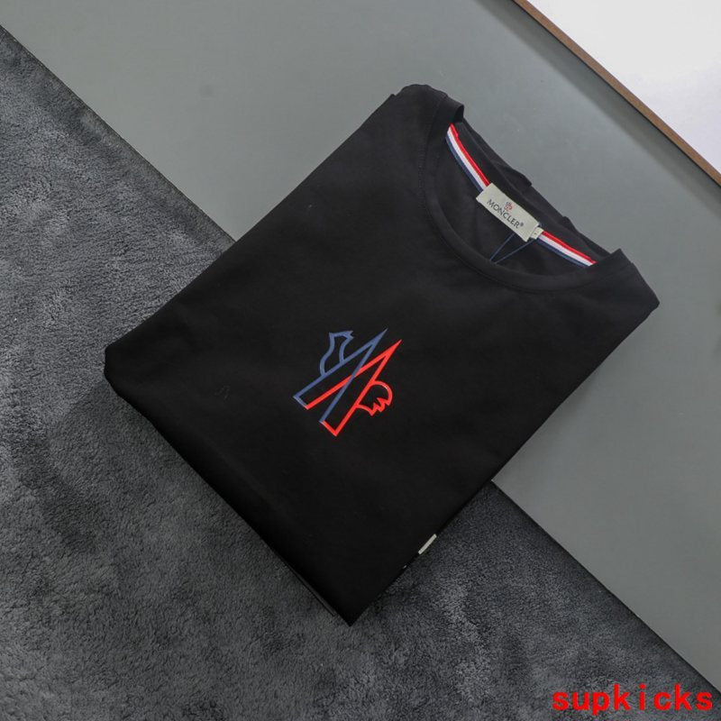 Moncler Luxury Cloth
