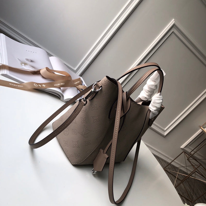 LOV2 Bags - Luxurious Bags  987