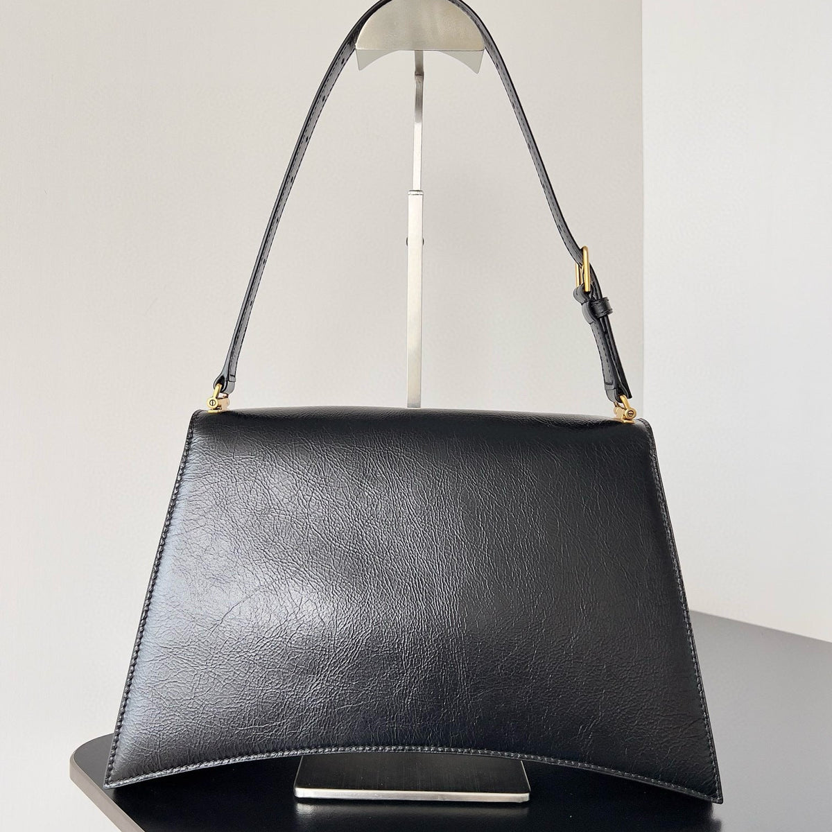 BAL MEDIUM CRUSH BAG