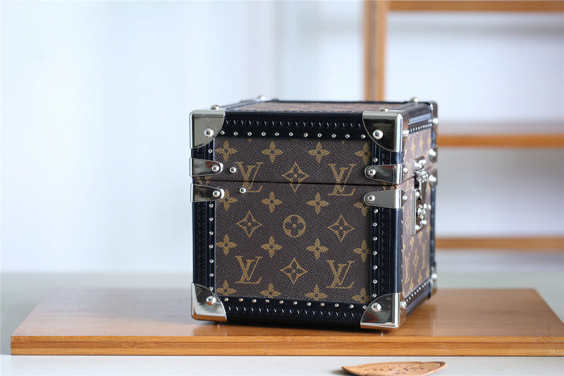 I W Fashion Lu-Vi bags - 9535