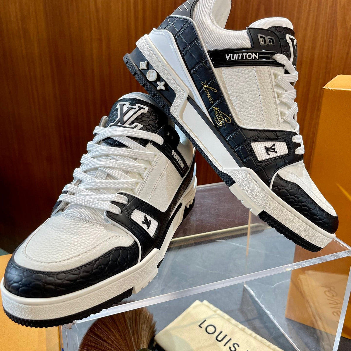 LOU TRAINERS