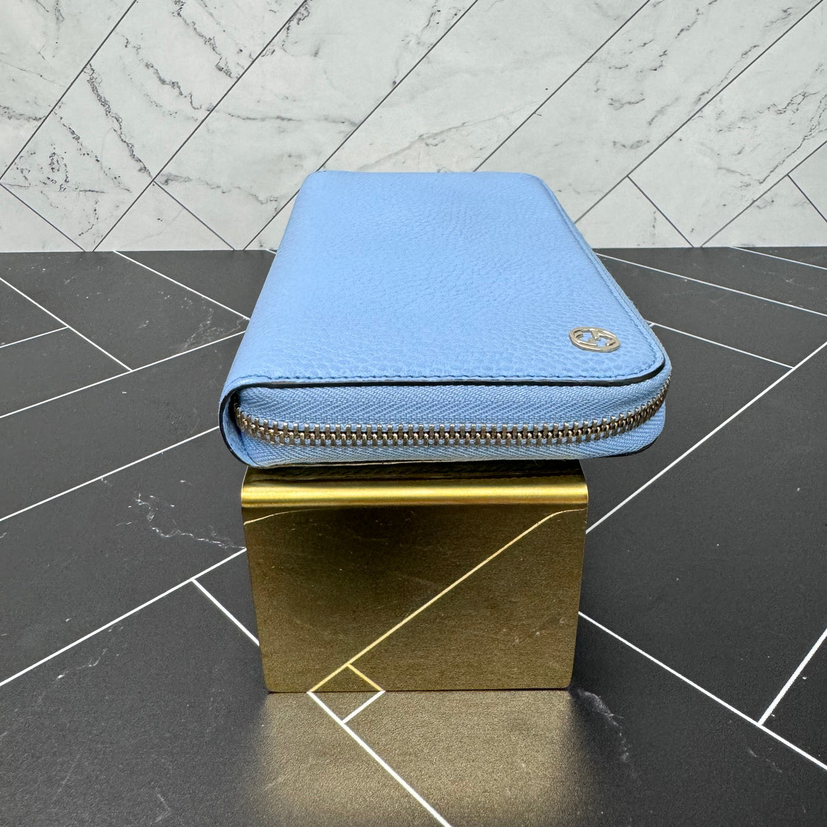 LIKE NEW- Gucci Blue Leather Zippy Wallet