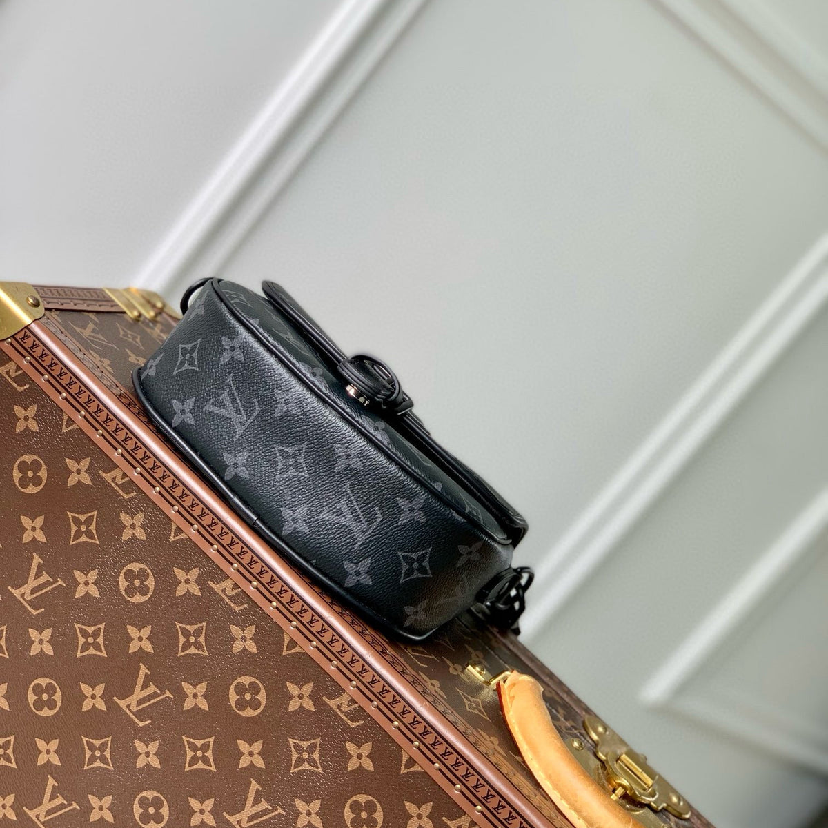 LOU MONTSOURIS MESSENGER PM BAG