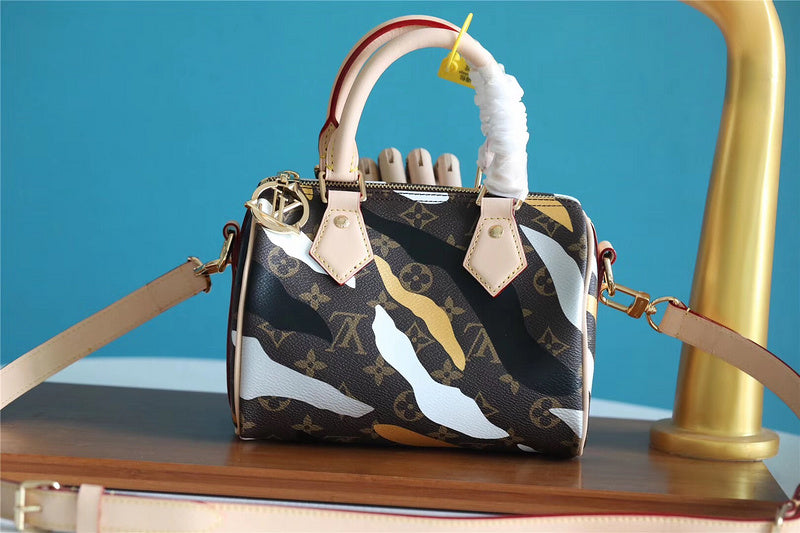 I W Fashion Lu-Vi bags - 8152