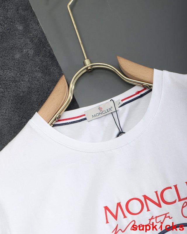 Moncler Luxury Cloth