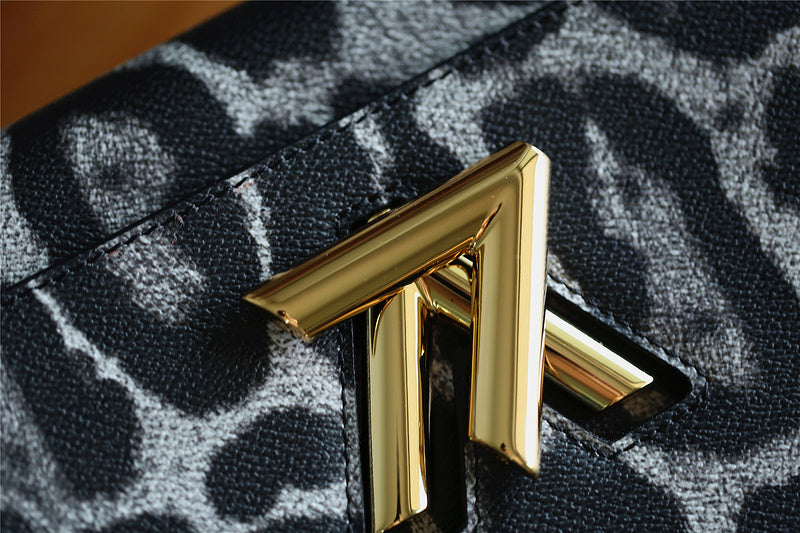 I W Fashion Lu-Vi bags - 8506