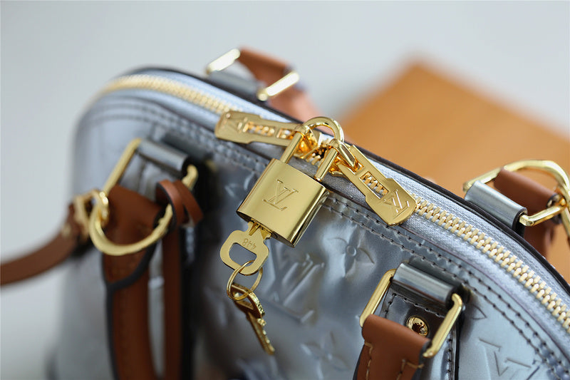 I W Fashion Lu-Vi bags - 8273
